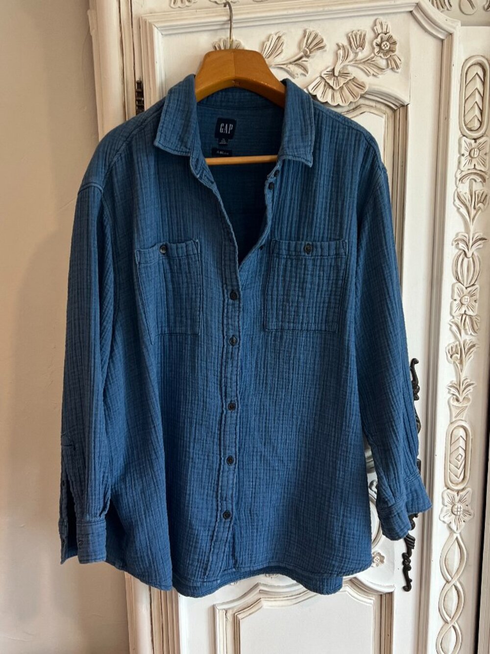 Gap soft gauze button down shirt size xl tall